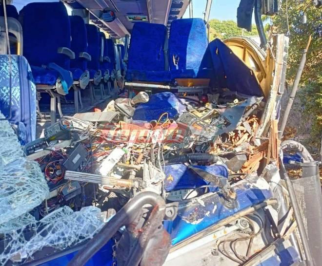 ΕΙΚΟΝΕΣ ΣΟΚ από το φονικό τροχαίο με το τουριστικό λεωφορείο - "Έλιωσε" η θέση του 31χρονου οδηγού!