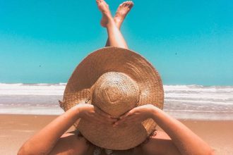 Eνυδατικό scrub σώματος από μέλι και πορτοκάλι για επιδερμίδα σαν μωρό