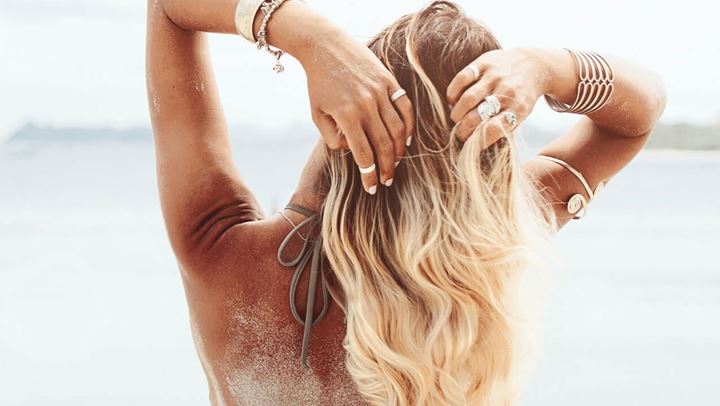 3 tips για να ανοίξετε τα μαλλιά σας φυσικά το καλοκαίρι