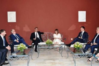 Τι είπαν Μητσοτάκης, Κασσελάκης και Ανδρουλάκης στο Προεδρικό για τον γάμο του προέδρου του ΣΥΡΙΖΑ