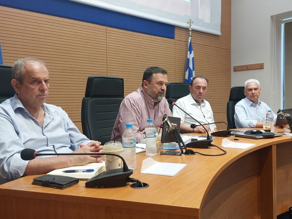 Συναγερμός για την Πανώλη - Τι ειπώθηκε στην έκτακτη σύσκεψη στην Πάτρα υπό τον ΓΓ Αγροτικής Ανάπτυξης Γιώργο Στρατάκο