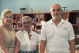 Δυο νέα αναπηρικά αμαξίδια απέκτησαν το Ε.Κ.Α.ΜΕ και το Γηροκομείο Αγάπης Μέλαθρον