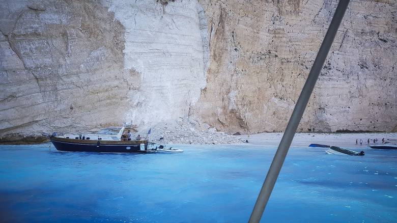 "Καμπανάκι" από Λέκκα: Παραλίες σε Ζάκυνθο, Κεφαλονιά, Λευκάδα κινδυνεύουν με κατολισθήσεις