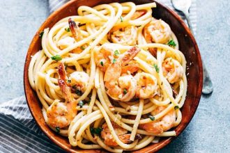 Μακαρονάδα με γαρίδες και μανιτάρια αλά κρεμ για ατελείωτη απόλαυση