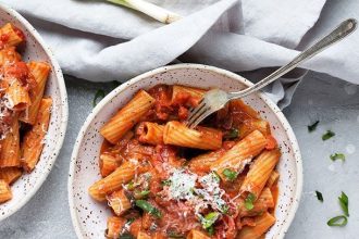 Ριγκατόνι με κόκκινη σάλτσα για όλη την οικογένεια