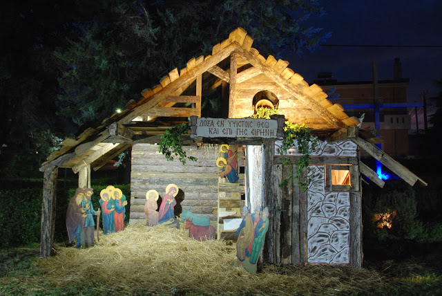 Στήθηκε και πάλι φέτος μια υπέροχη Φάτνη στο προαύλιο του Ι.Ν. Αγίων Αντωνίου & Χαραλάμπους στα Κρύα Ιτεών