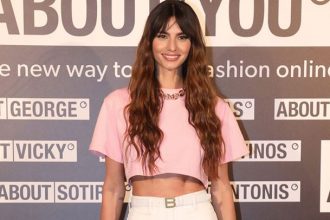 Οι μυτερές γόβες της Ηλιάνας Παπαγεωργίου μπορούν να αναβαθμίσουν ακόμα και το casual look