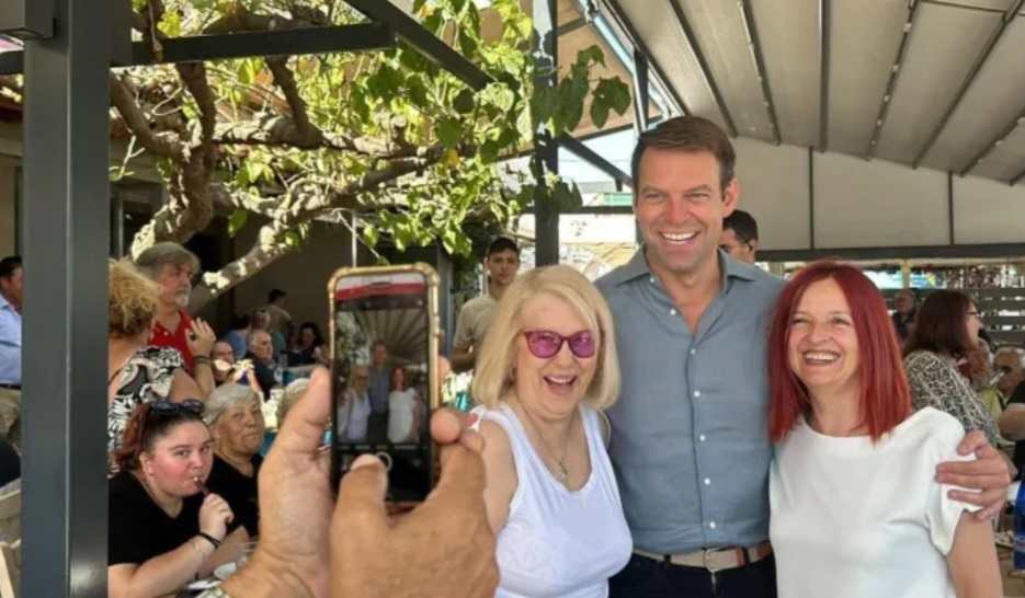 Τραπέζωμα ρεφενέ Κασσελάκη στην Αρτέμιδα - 25 ευρώ έδωσε ο κάθε προσκεκλημένος