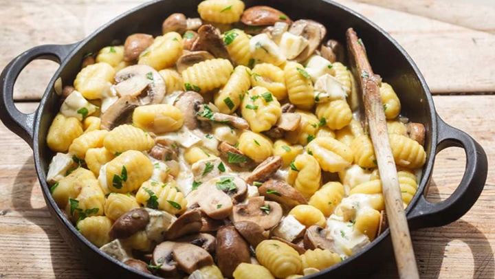 Νιόκι με μανιτάρια και μπλε τυρί