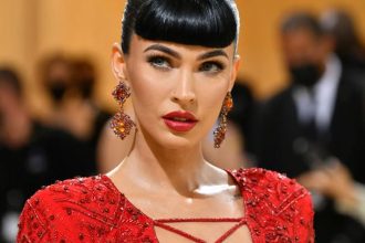 Αυτό είναι το χρώμα κραγιόν που θα αντικαταστήσει φέτος το κόκκινο στο μακιγιάζ σας