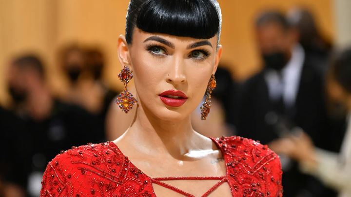 Αυτό είναι το χρώμα κραγιόν που θα αντικαταστήσει φέτος το κόκκινο στο μακιγιάζ σας