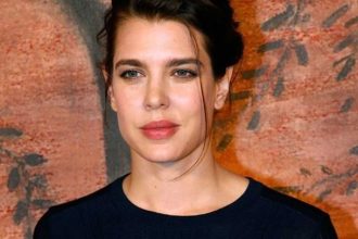Η Charlotte Casiraghi υιοθέτησε το long bob hairstyle που λατρεύουν οι Γαλλίδες