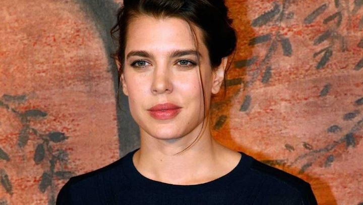 Η Charlotte Casiraghi υιοθέτησε το long bob hairstyle που λατρεύουν οι Γαλλίδες
