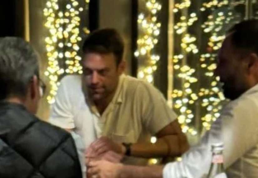 Ο Κασσελάκης με Τζάκρη και Καπνισάκη στο Νέο Ψυχικό, μετά το "μπλόκο" της υποψηφιότητάς του