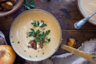 Σπιτική βελουτέ σούπα με κάστανο για τις κρύες βραδιές του χειμώνα
