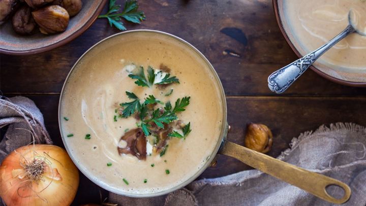 Σπιτική βελουτέ σούπα με κάστανο για τις κρύες βραδιές του χειμώνα