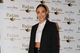 H Nαυσικά Παναγιωτακοπούλου έδειξε μια μοντέρνα παραλλαγή του κλασσικού κοστουμιού