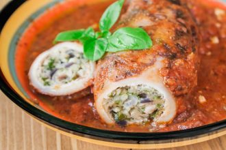 Καλαμάρια γεμιστά με ρύζι