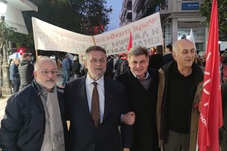 Μέλη του ΣΥΡΙΖΑ στην πορεία μνήμης για την επέτειο του Πολυτεχνείου, στην Πάτρα