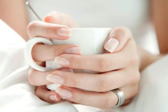 Tρία χρώματα στα βερνίκια νυχιών που είναι διαχρονικά αλλά ποτέ βαρετά