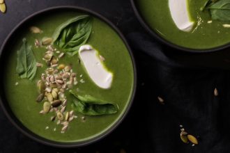 Σούπα με κολοκυθάκια, πράσο και σπανάκι