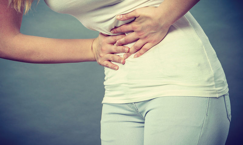 Πόνος στο στομάχι: 11 πιθανές αιτίες