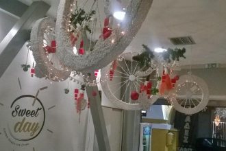 Το "Sweet day" μας εύχεται Καλή Χρονιά και μας περιμένει για ζεστούς λουκουμάδες!