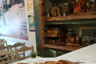 "Πλατεία": Ελάτε να απολαύσουμε σήμερα μοσχαράκι κοκκινιστό και χορτόπιτα