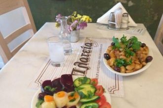"Πλατεία": Το παραδοσιακό μεζεδοπωλείο μας προτείνει για σήμερα...