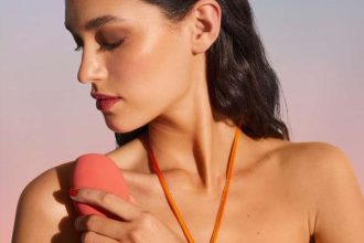 Γιατί είναι σημαντικό να εφαρμόζουμε κάθε υγρό προϊόν μακιγιάζ με το σφουγγαράκι;