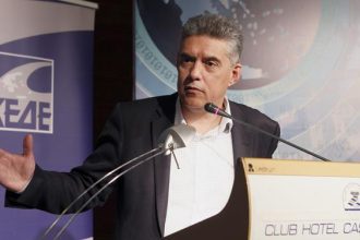 Ο ιδιωτικός τομέας πληρώνει το κόστος των μνημονίων