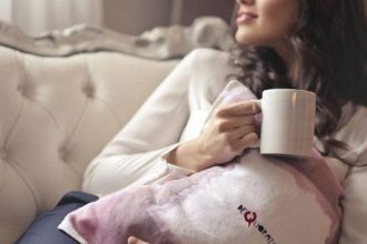 Αυτές είναι οι 8 νυχτερινές συνήθειες που έχουν οι γυναίκες με υπέροχη επιδερμίδα