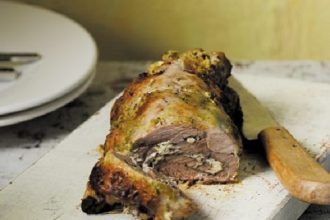 Αρνίσιο μπούτι γεμιστό στο φούρνο