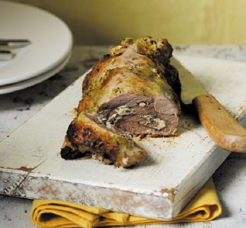 Αρνίσιο μπούτι γεμιστό στο φούρνο