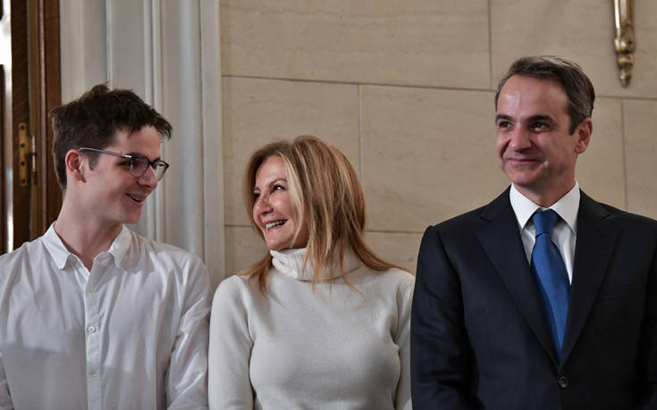 Μέγαρο Μαξίμου: Το τρυφερό φιλί της Μαρέβα Μητσοτάκη στο γιο της - ΦΩΤΟ