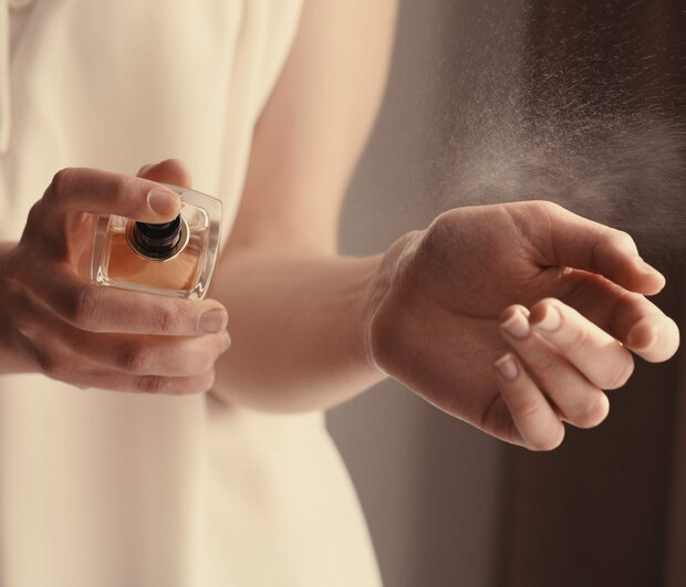 3 Tips για να κάνεις το άρωμά σου να διαρκεί και τα νέα ανοιξιάτικα αρώματα!