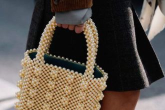 Aνακαλύψαμε την οικονομική εκδοχή της τσάντας που έχει τρελάνει τις fashionista