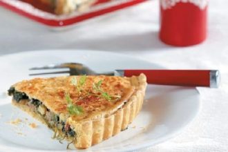 Τάρτα με κιμά, σπανάκι και μπεσαμέλ