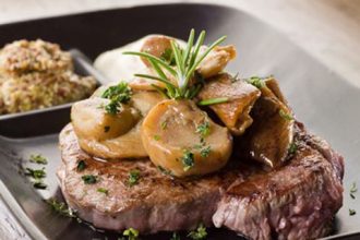 Μοσχαρίσια μπριζόλα με σάλτσα πιπεριού