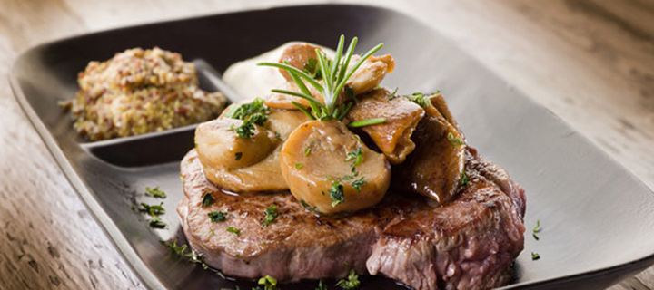 Μοσχαρίσια μπριζόλα με σάλτσα πιπεριού