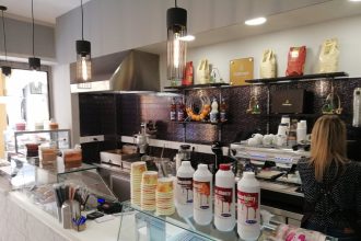 Ηλθε το "Sweet day" για να μας φτιάξει την ημέρα με καφέ και να μας κεράσει λουκουμάδες ! ΦΩΤΟ