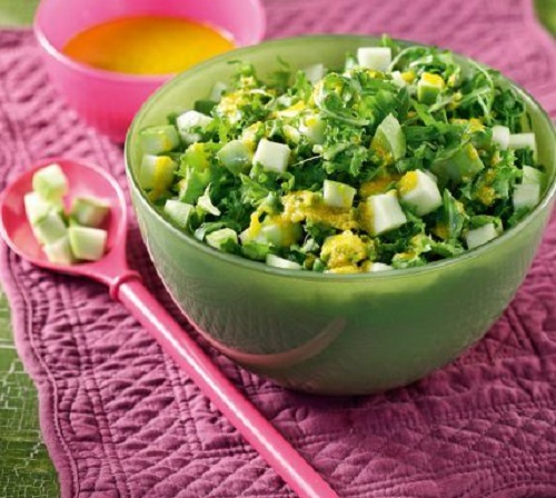 Σαλάτα ρόκα και μήλο με dressing τζίντζερ-καρότου