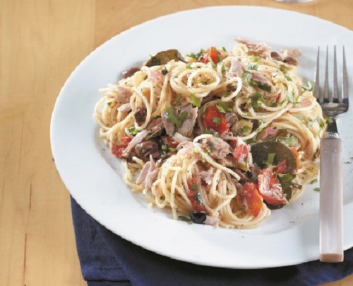 Σπαγγέτι με τόνο Αλοννήσου, ντοματίνια και ελιές