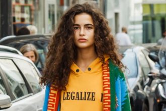 «No Makeup Makeup Look»: Τα 3 βήματα για να πετύχετε το αγαπημένο μακιγιάζ των it-girls