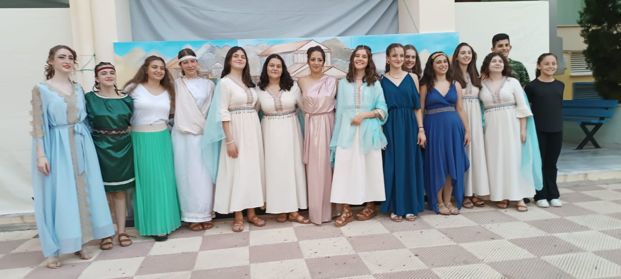 Η θεατρική ομάδα του Γυμνασίου Σαραβαλίου παρουσίασε τη διασκευή της αριστοφανικής Λυσιστράτης, "Λυσιστράτης έργα"