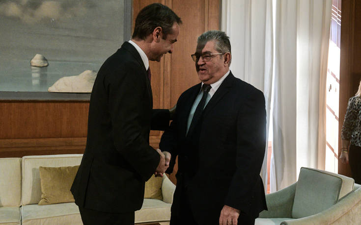 Το σχόλιο Μητσοτάκη για τη γραβάτα του Κουτσούμπα