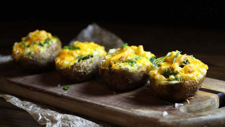 Πατάτες γεμιστές με μπρόκολο και τυρί