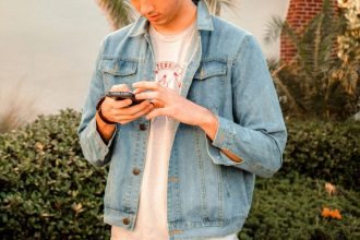 Αυτό είναι το σχέδιο για περιορισμούς στα social media σε παιδιά κάτω των 15 ετών