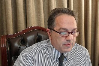 Κώστας Σβόλης: Κάλεσμα για προσφορά τροφίμων