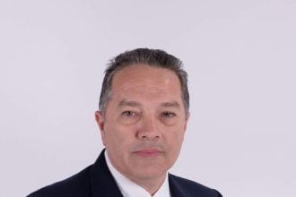 Κώστας Σβόλης : Εμβολιασμός και πολιτικές ανακολουθίες